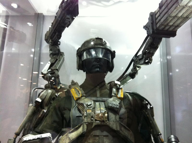 Illustration for article titled See Tom Cruise and Emily Blunt's mecha suits from Edge of Tomorrow